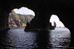 Вид на остров Тонто из пещерной скалы Самхёнджегульбави (Пещерная скала Три брата), Скала Чхоттэбави